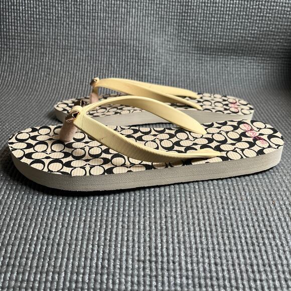 Coach Amel Flip Flops Womens 7B‎ Beige Signature Logo Print Rubber Vacation - Picture 1 of 12
